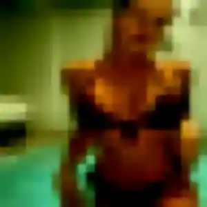Photo sexy de Nora, 21 ans à Coulanges-lès-Nevers - plan discret