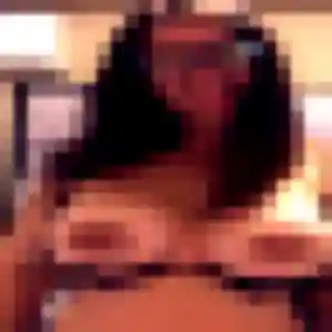 Honorine, 22 ans, en ligne à Pont-Sainte-Marie pour une rencontre coquine